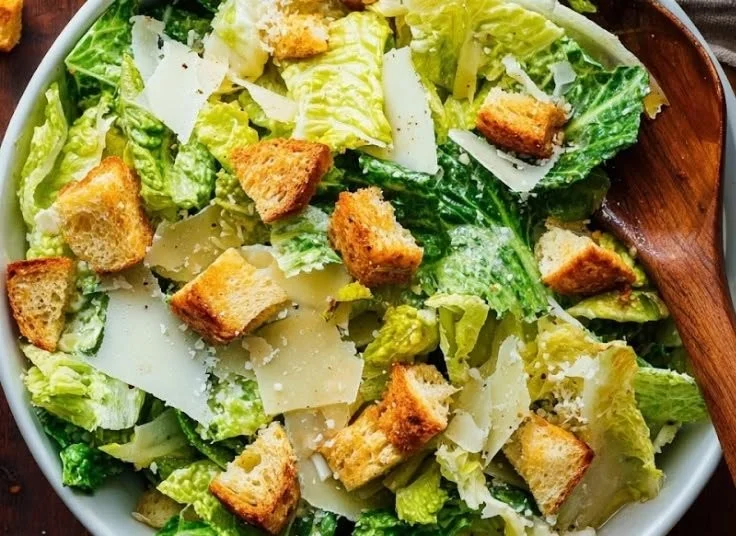 A delicious Easy Caesar Salad with fresh greens, creamy dressing and croutons.